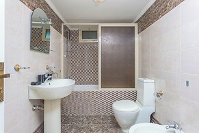 Glint 3-Bedroom Apartment & Balcony in Aley