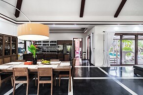 Villa Banyak Luxury villa with terrace