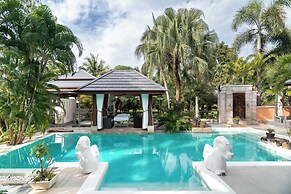 Villa Banyak Luxury villa with terrace