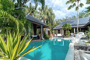 Villa Banyak Luxury villa with terrace
