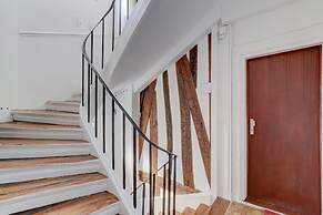 Athos I Stylish 1BR Home on the Rive Gauche