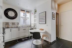 Athos I Stylish 1BR Home on the Rive Gauche