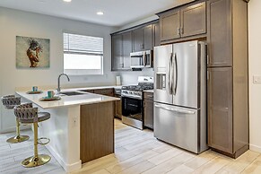 Lake + Mtn Views: Modern Apache Junction Getaway