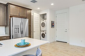 Lake + Mtn Views: Modern Apache Junction Getaway