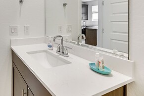 Lake + Mtn Views: Modern Apache Junction Getaway