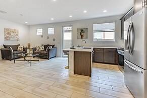 Lake + Mtn Views: Modern Apache Junction Getaway