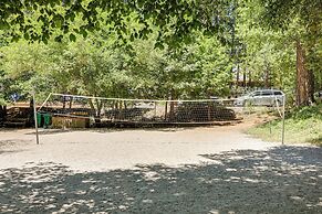 Community Lake Access: Peaceful Cabin in Sonora!