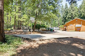 Community Lake Access: Peaceful Cabin in Sonora!