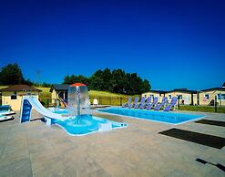 Comfortable Holiday Homes, Pool and Whirlpool