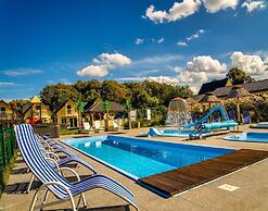 Comfortable Holiday Homes, Pool and Whirlpool