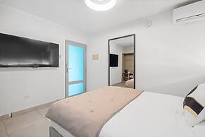 Adults Exclusively Bar Oceanpark Beach