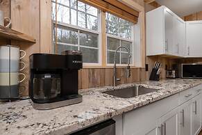 Boone Getaway Dog Friendly Hot Tub Fire Pit