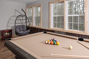Boone Getaway Dog Friendly Hot Tub Fire Pit