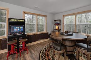 Boone Getaway Dog Friendly Hot Tub Fire Pit