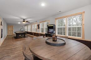 Boone Getaway Dog Friendly Hot Tub Fire Pit
