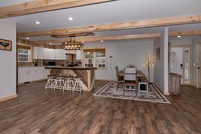 Boone Getaway Dog Friendly Hot Tub Fire Pit