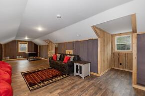 Boone Getaway Dog Friendly Hot Tub Fire Pit