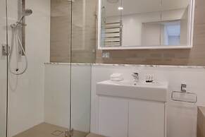 Spacious 2-bed Apartment Close to City