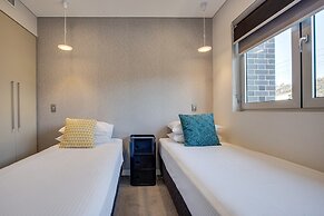 Spacious 2-bed Apartment Close to City