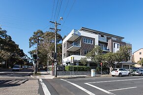 Spacious 2-bed Apartment Close to City