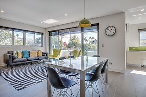 Spacious 2-bed Apartment Close to City