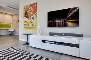 Spacious 2-bed Apartment Close to City