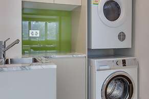 Spacious 2-bed Apartment Close to City