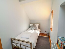 6 Brook Court