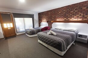 Donald Motor Lodge