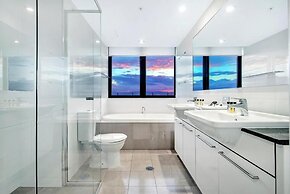 Broadbeach Skyline 3 Bedroom Retreat