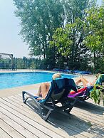 Smokey Hollow Motel & Resort