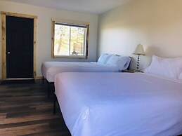 Smokey Hollow Motel & Resort