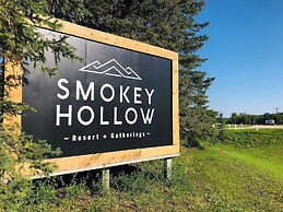 Smokey Hollow Motel & Resort