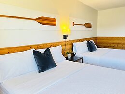 Smokey Hollow Motel & Resort