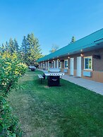 Smokey Hollow Motel & Resort