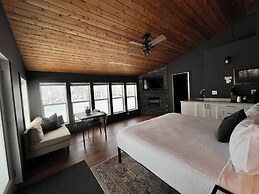 Smokey Hollow Motel & Resort