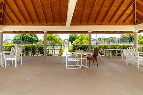 3rd Floor Condo Richmond Estate Beach Access Pool