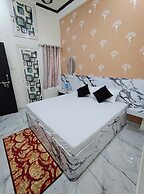 Yash Paying Guest House
