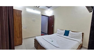 Fabhotel White House I