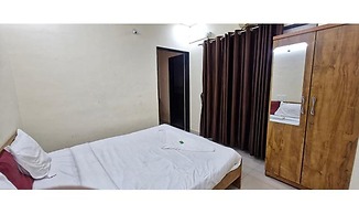 Fabhotel White House I
