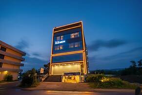 Fabhotel Blue Moon