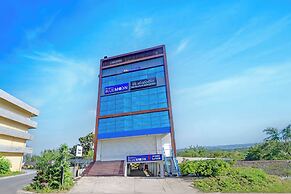 Fabhotel Blue Moon