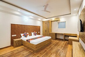 Fabhotel Golden Inn