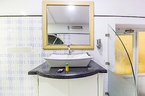 Fabhotel Golden Inn