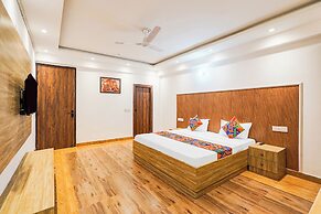 Fabhotel Golden Inn