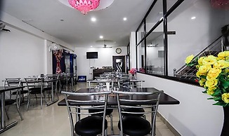 Fabhotel Bloom Stone