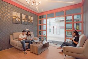 Fabhotel East Land