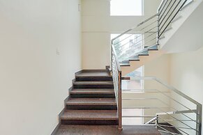 Fabhotel East Land