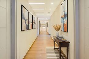 Fabhotel East Land