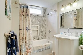 Steps to Short Beach: Ocean-view Apt w/ Deck!